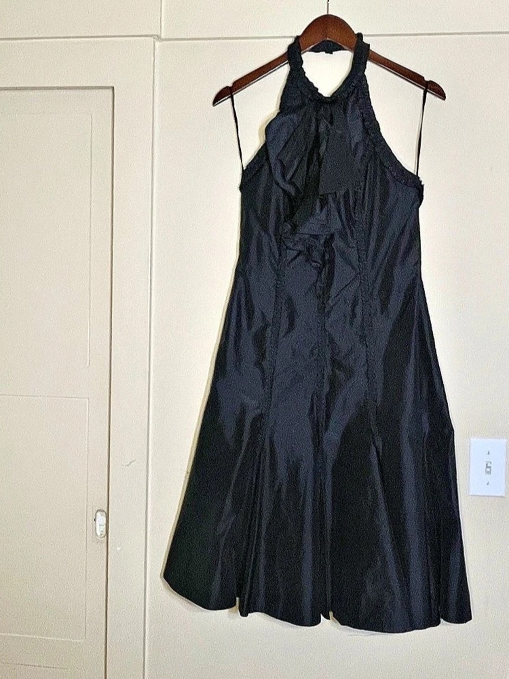 Badgley Mischka Ruffle Halter Midi Dress in Black Size 10 Like New